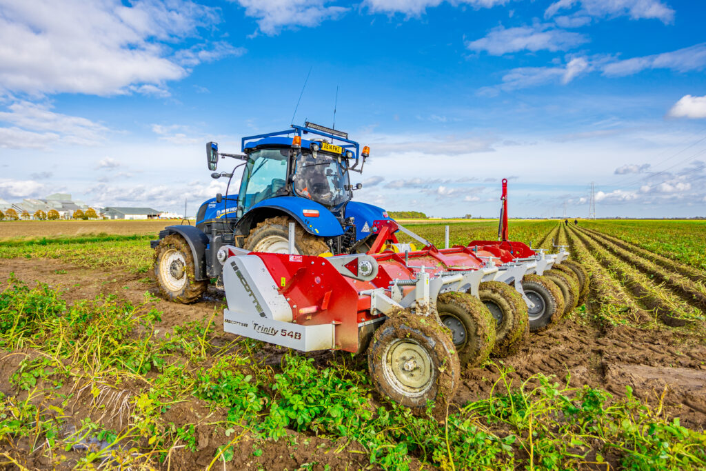 Scotts Make Major Upgrades to the Entry Level Trinity 54B 6 Row Haulm Topper
